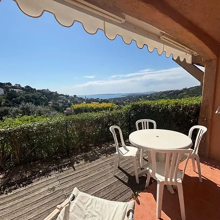 Les Issambres T2 Renove Avec Piscine Et Parking - Fr-1-226-561 *
