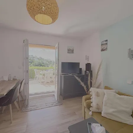 Les Issambres T2 Renove Avec Piscine Et Parking - Fr-1-226-561 Apartmán *