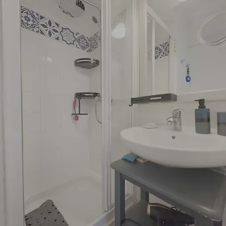 Les Issambres T2 Renove Avec Piscine Et Parking - Fr-1-226-561
