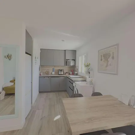 Apartmán Les Issambres T2 Renove Avec Piscine Et Parking - Fr-1-226-561