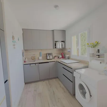 Les Issambres T2 Renove Avec Piscine Et Parking - Fr-1-226-561